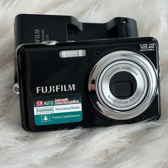 [Near Mint] Fujifilm FinePix J30 12.2MP Black Compact Digital Camera - Picture 1 of 7